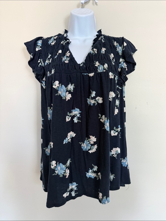 Lucky Brand Tops - Lucky Brand Black Floral Smocked V-Neck Flutter Sleeve Top